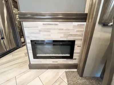 2020 Fleetwood Discovery photo 18