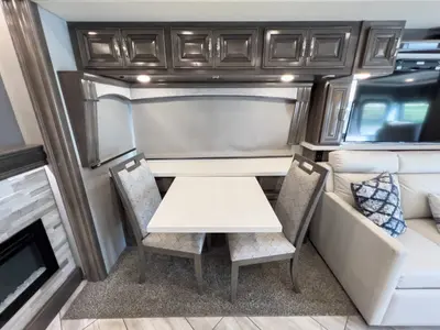 2020 Fleetwood Discovery photo 17