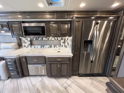 2020 Fleetwood Discovery photo 9