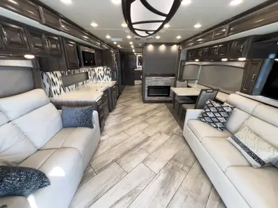 2020 Fleetwood Discovery photo 6
