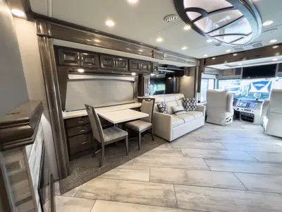 2020 Fleetwood Discovery photo 15