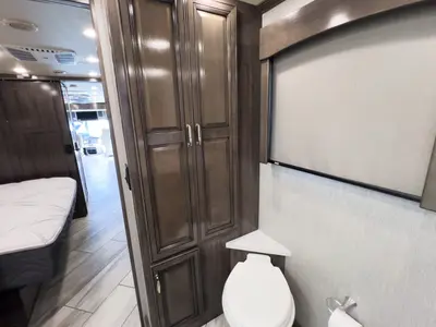 2020 Fleetwood Discovery photo 24