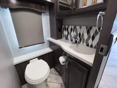 2020 Fleetwood Discovery photo 19