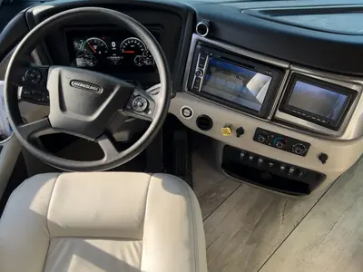 2020 Fleetwood Discovery photo 2