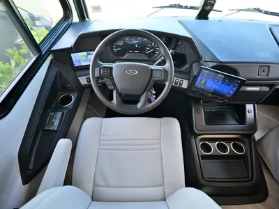 2027 Fleetwood Bounder photo 2