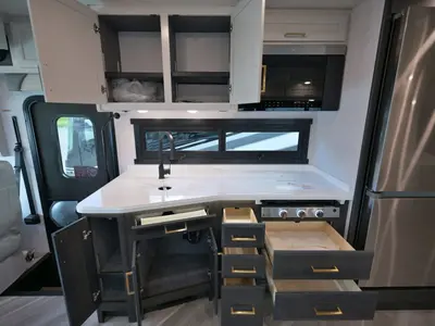 2027 Fleetwood Bounder photo 9