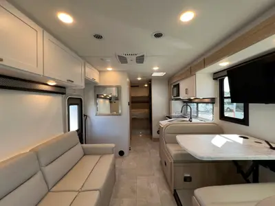 2026 Thor Motor Coach Freedom Elite photo 5