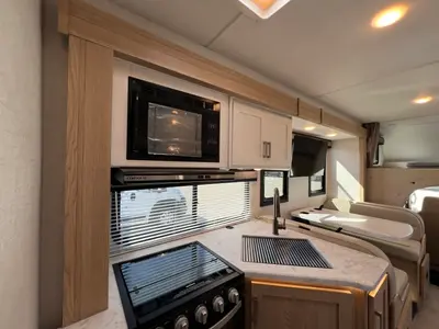 2026 Thor Motor Coach Freedom Elite photo 12
