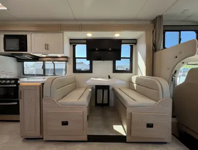 2026 Thor Motor Coach Freedom Elite photo 7