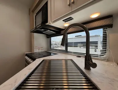 2026 Thor Motor Coach Freedom Elite photo 11