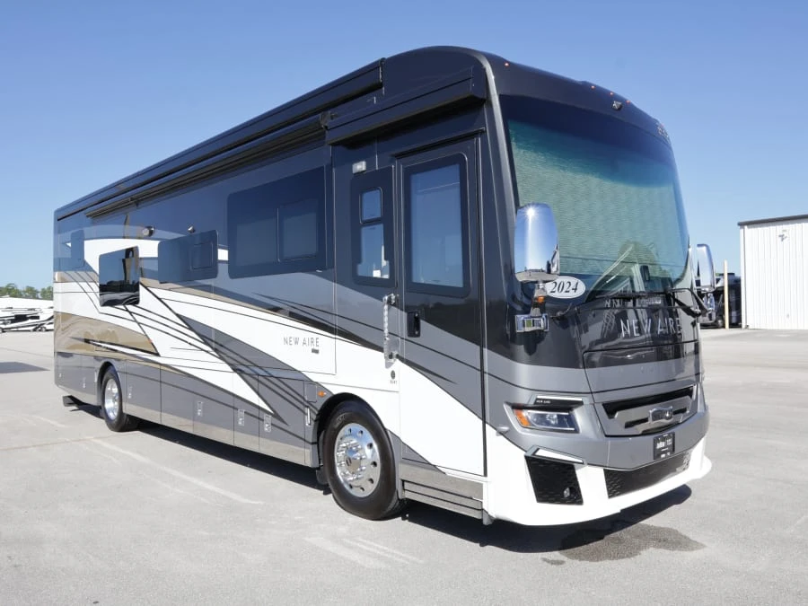 2024 Newmar NEW Aire exterior