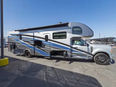 2024 Thor Motor Coach Magnitude photo 21
