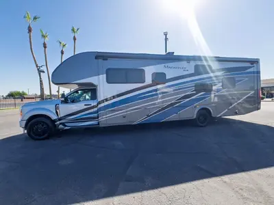 2024 Thor Motor Coach Magnitude photo 29