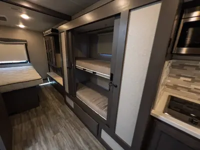 2024 Thor Motor Coach Magnitude photo 14