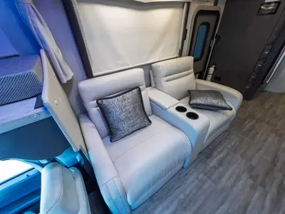 2024 Thor Motor Coach Magnitude photo 10