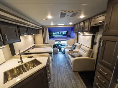 2024 Thor Motor Coach Magnitude photo 4