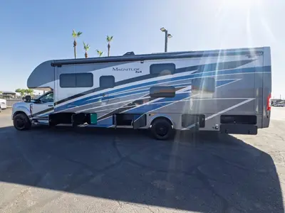 2024 Thor Motor Coach Magnitude photo 30