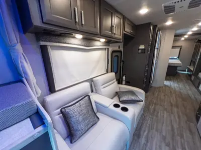 2024 Thor Motor Coach Magnitude photo 9