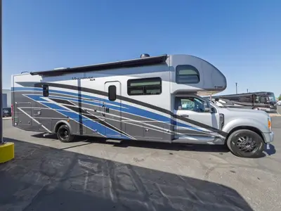 2024 Thor Motor Coach Magnitude photo 20