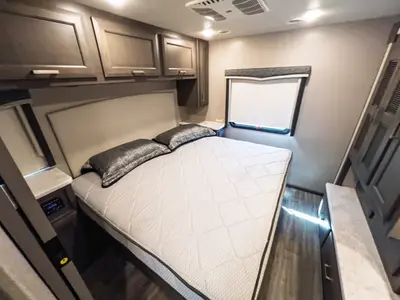 2024 Thor Motor Coach Magnitude photo 18