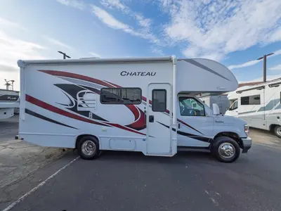 2021 Thor Motor Coach Chateau photo 18