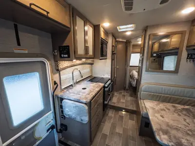 2021 Thor Motor Coach Chateau photo 9