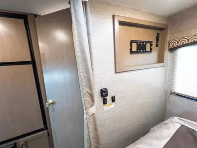 2021 Thor Motor Coach Chateau photo 14