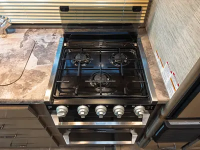 2021 Thor Motor Coach Chateau photo 12