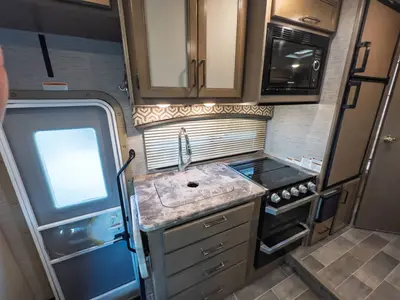 2021 Thor Motor Coach Chateau photo 10