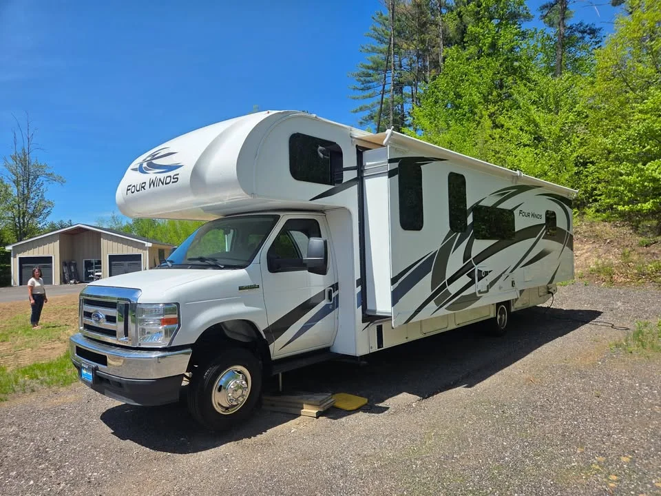2022 THOR MOTOR COACH FOUR WINDS exterior