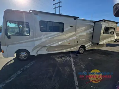 2014 Winnebago Vista photo 12