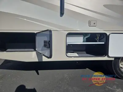 2014 Winnebago Vista photo 46
