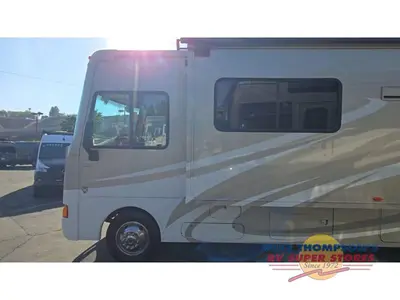 2014 Winnebago Vista photo 2