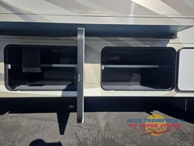 2014 Winnebago Vista photo 45