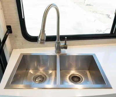 2022 Winnebago Navion photo 9