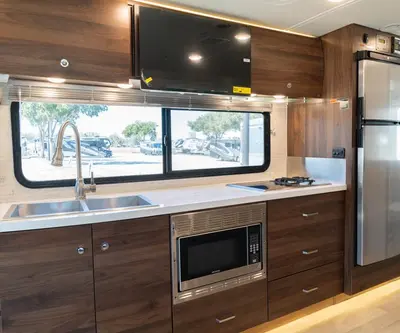 2022 Winnebago Navion photo 7