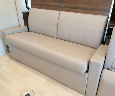2022 Winnebago Navion photo 15