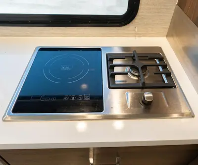 2022 Winnebago Navion photo 10