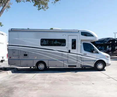 2022 Winnebago Navion photo 23