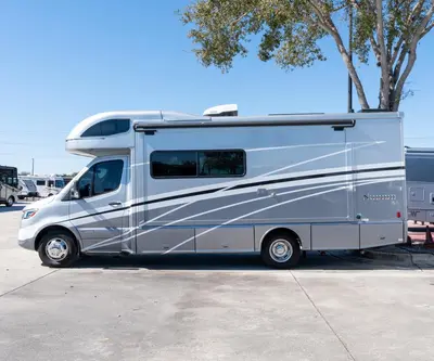 2022 Winnebago Navion photo 21