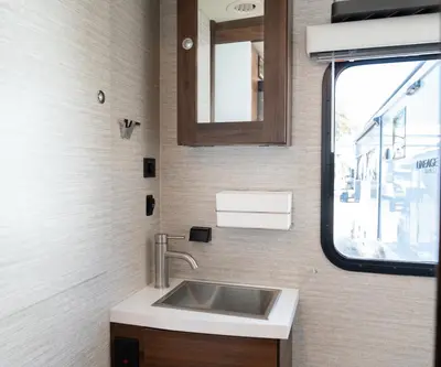2022 Winnebago Navion photo 20