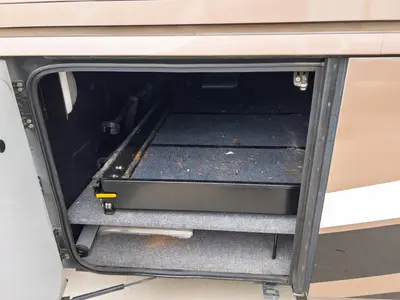 2017 Winnebago Journey photo 30
