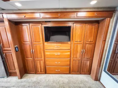 2017 Winnebago Journey photo 16