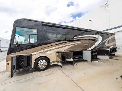 2017 Winnebago Journey photo 27