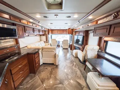 2017 Winnebago Journey photo 4