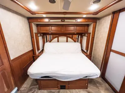 2017 Winnebago Journey photo 15