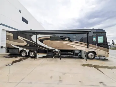 2017 Winnebago Journey photo 21