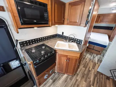 2017 Winnebago Vista photo 11