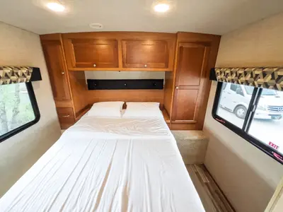 2017 Winnebago Vista photo 16
