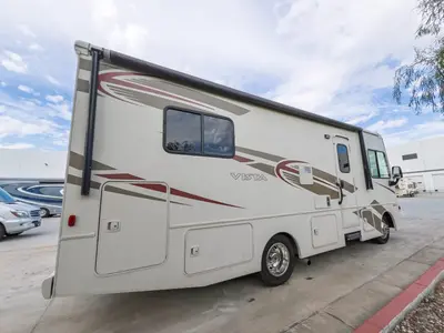 2017 Winnebago Vista photo 17